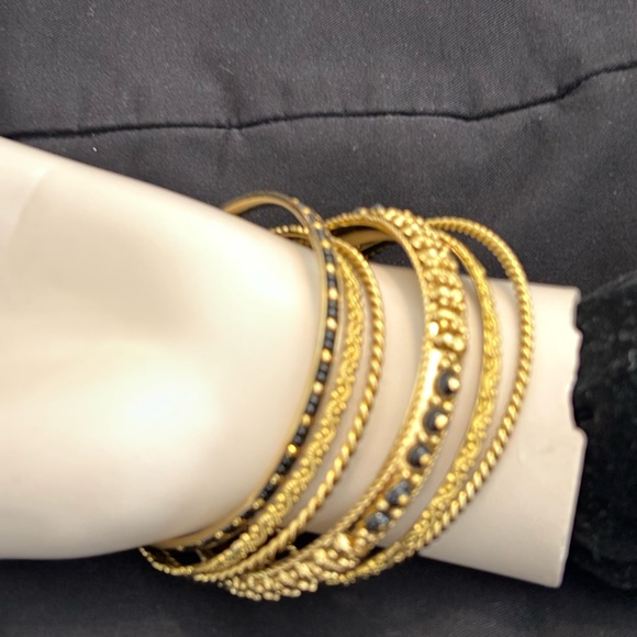Six Bracelets of gold and black - Picture 2 of 8